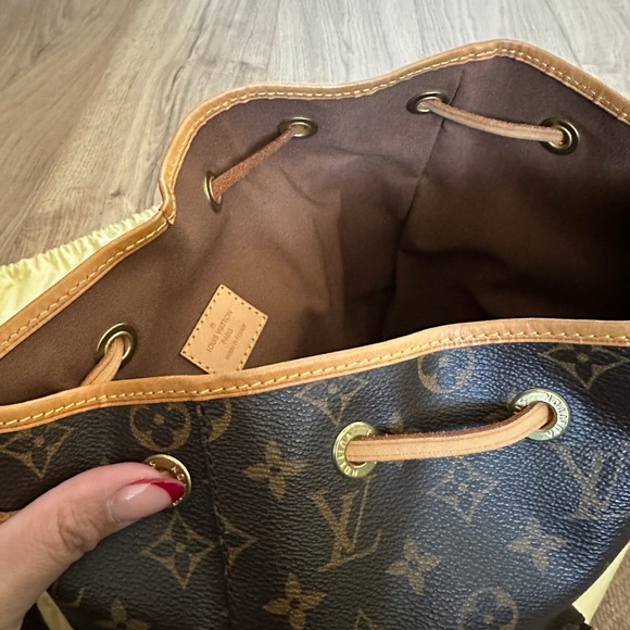 Louis Vuitton Bosphore Backpack - Picture 2 of 16